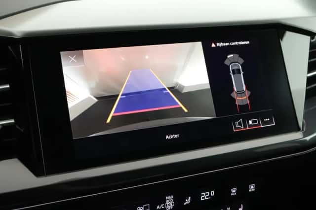 Audi Q4 e-tron (2022) thumbnail 5