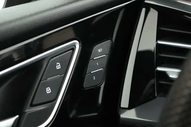 Audi Q4 (2022) thumbnail 5