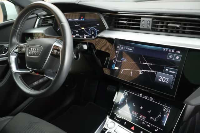 Audi e-tron (2020) thumbnail 3