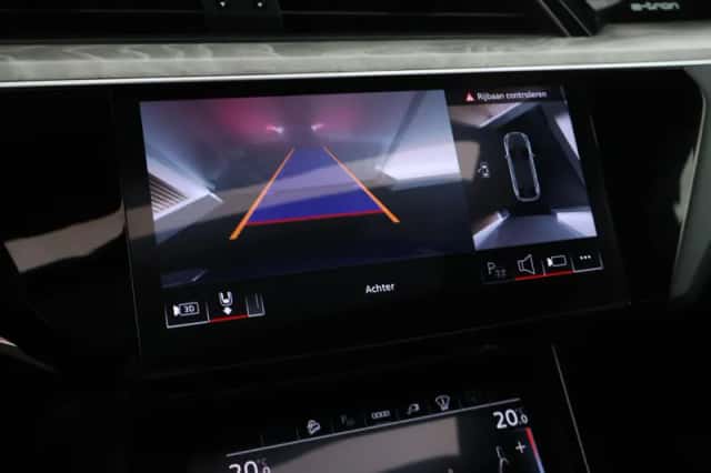 Audi Q8 (2023) thumbnail 4