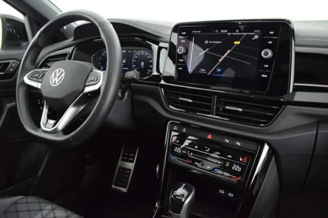 Volkswagen T-Roc (2024) thumbnail 3