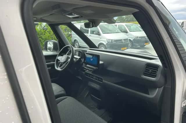 Volkswagen ID. Buzz (2022) thumbnail 3