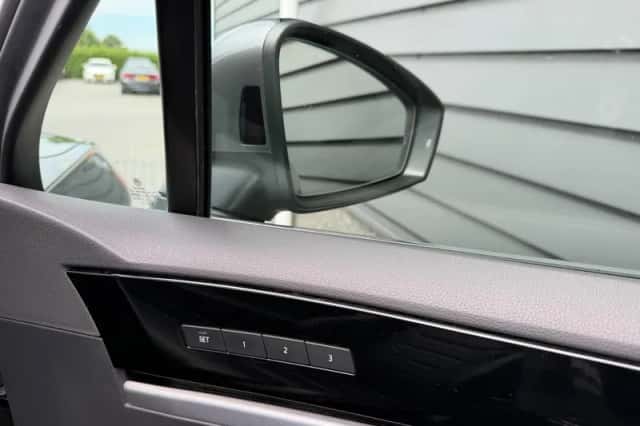Volkswagen Touareg (2023) thumbnail 3