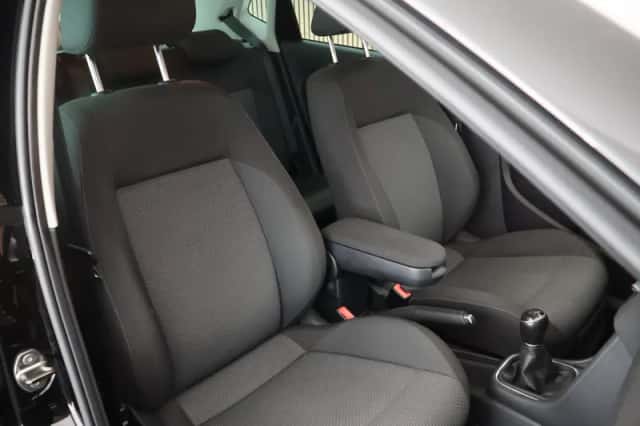 Volkswagen Polo (2015) thumbnail 2
