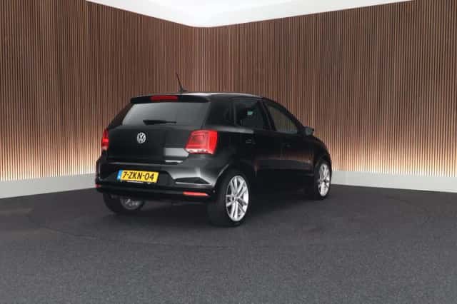 Volkswagen Polo (2015) thumbnail 6