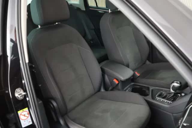 Volkswagen Tiguan (2023) thumbnail 2