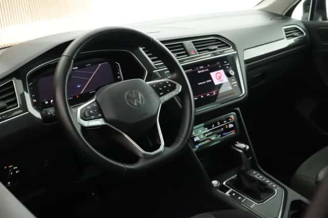 Volkswagen Tiguan (2023) thumbnail 3