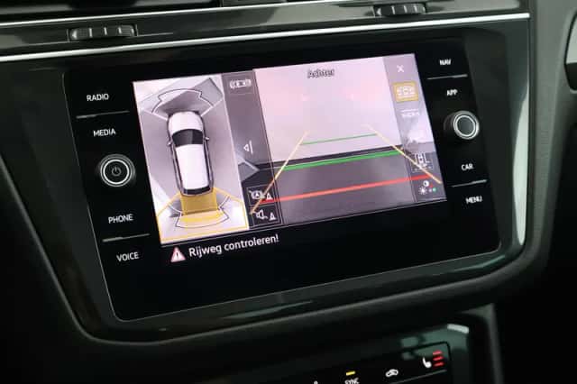 Volkswagen Tiguan (2023) thumbnail 4