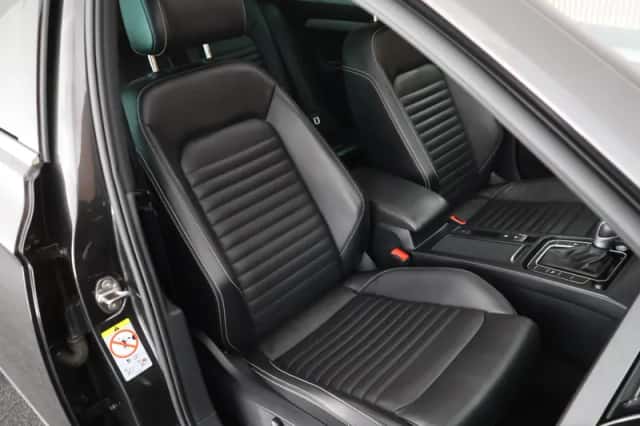 Volkswagen Passat (2022) thumbnail 2