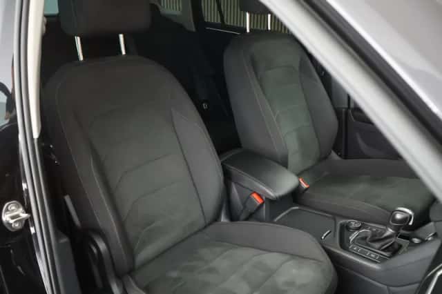 Volkswagen Tiguan (2016) thumbnail 2