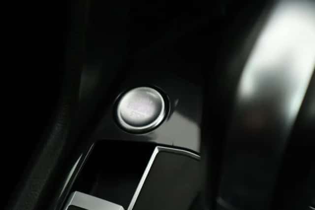 Volkswagen Tiguan (2016) thumbnail 6