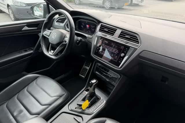 Volkswagen Tiguan (2021) thumbnail 3