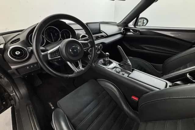 Mazda MX-5 (2023) thumbnail 2
