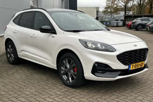 Ford Kuga (2023) thumbnail 3