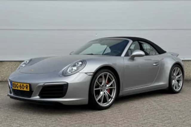 Porsche 911 (2018) thumbnail 3