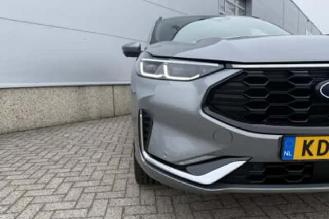 Ford Kuga (2025) thumbnail 4