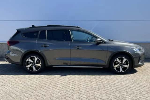 Ford Focus (2025) thumbnail 3