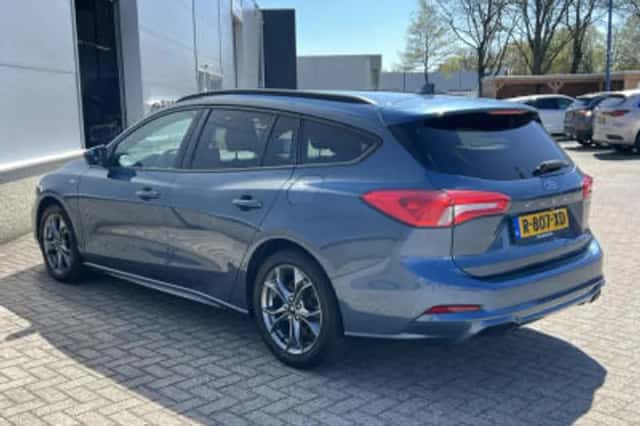 Ford Focus (2021) thumbnail 3