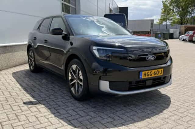 Ford Explorer (2025) thumbnail 3