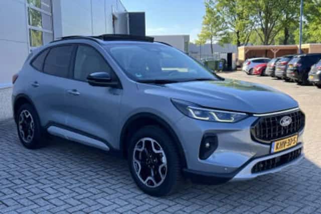 Ford Kuga (2024) thumbnail 3
