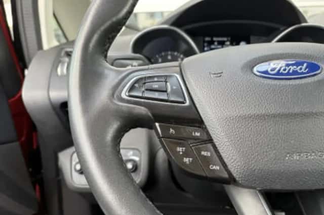 Ford C-Max (2016) thumbnail 15