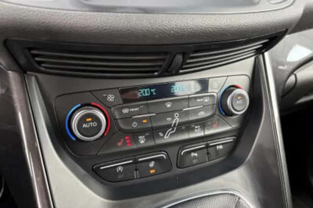 Ford C-Max (2016) thumbnail 23