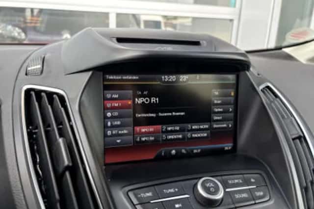 Ford C-Max (2016) thumbnail 24