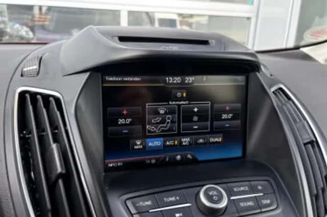 Ford C-Max (2016) thumbnail 25