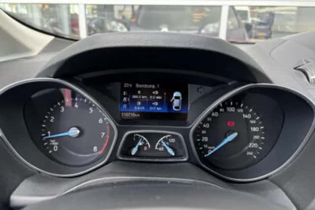 Ford C-Max (2016) thumbnail 26