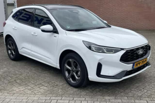 Ford Kuga (2024) thumbnail 4