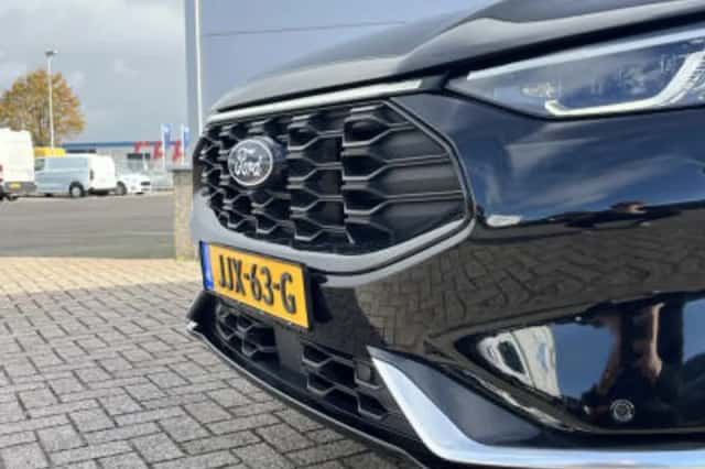 Ford Kuga (2024) thumbnail 4