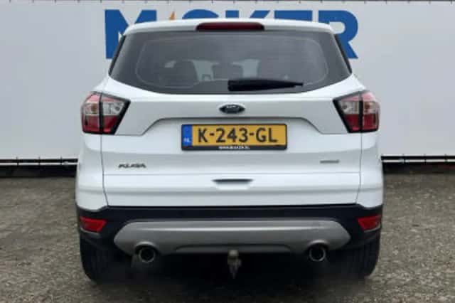 Ford Kuga (2017) thumbnail 3