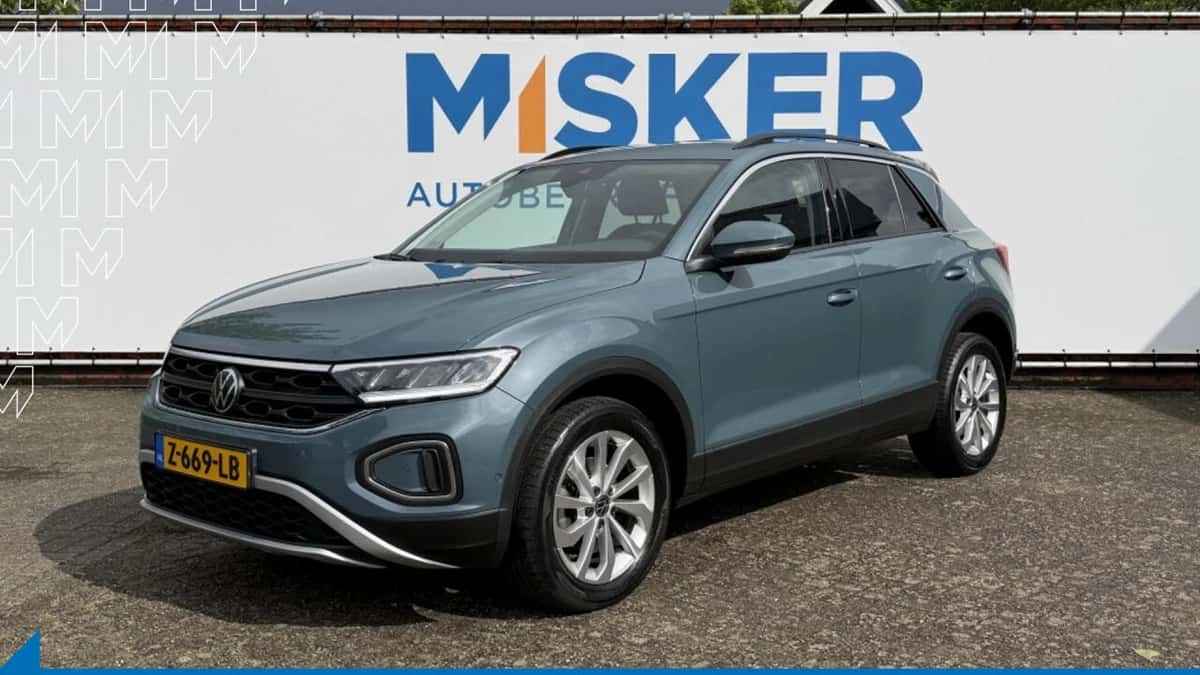 Volkswagen T-Roc (2023) — foto 1