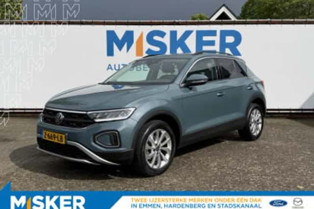 Volkswagen T-Roc (2023) thumbnail 2