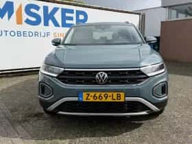 Volkswagen T-Roc (2023) thumbnail 3