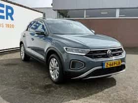 Volkswagen T-Roc (2023) thumbnail 4