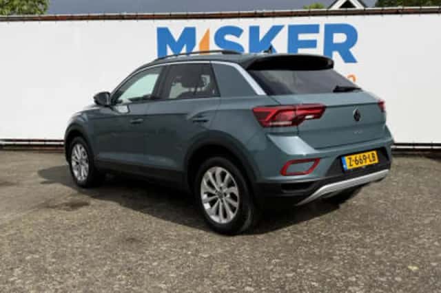 Volkswagen T-Roc (2023) thumbnail 6