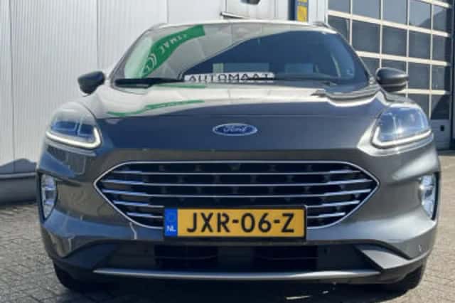 Ford Kuga (2024) thumbnail 3