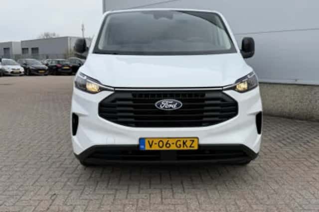 Ford Transit (2024) thumbnail 4