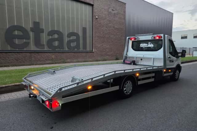 Ford Transit (2022) thumbnail 3