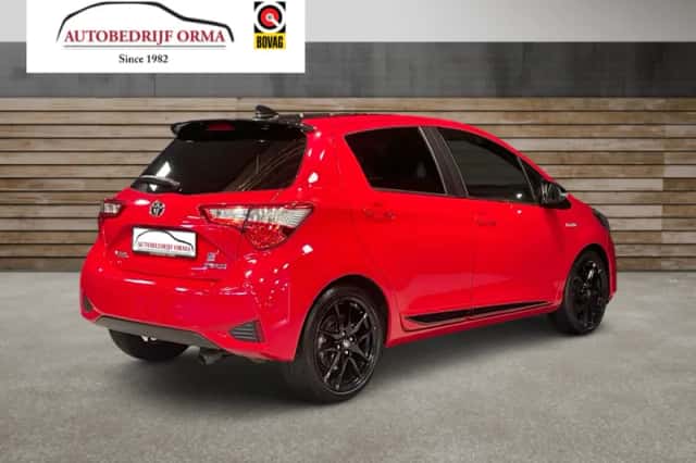 Toyota Yaris (2019) thumbnail 2