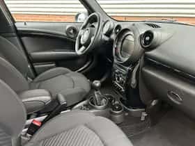 MINI Countryman (2016) thumbnail 4