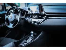 Toyota C-HR (2016) thumbnail 4