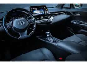 Toyota C-HR (2016) thumbnail 6