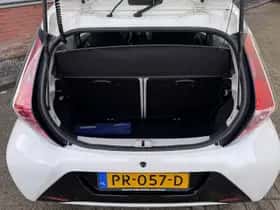 Toyota Aygo (2017) thumbnail 16