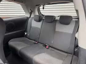 Toyota Yaris (2015) thumbnail 13