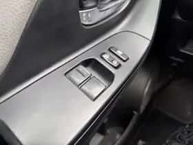 Toyota Yaris (2015) thumbnail 4