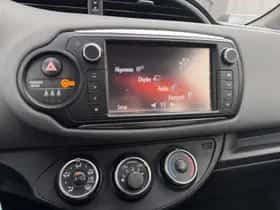 Toyota Yaris (2015) thumbnail 8