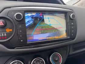 Toyota Yaris (2015) thumbnail 9