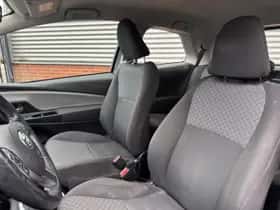 Toyota Yaris (2015) thumbnail 10